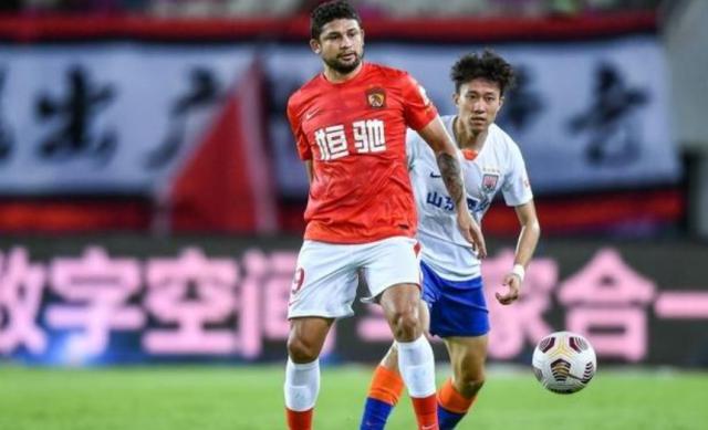 【中超】杨立瑜艾克森破门 广州2比1送泰山赛季首败